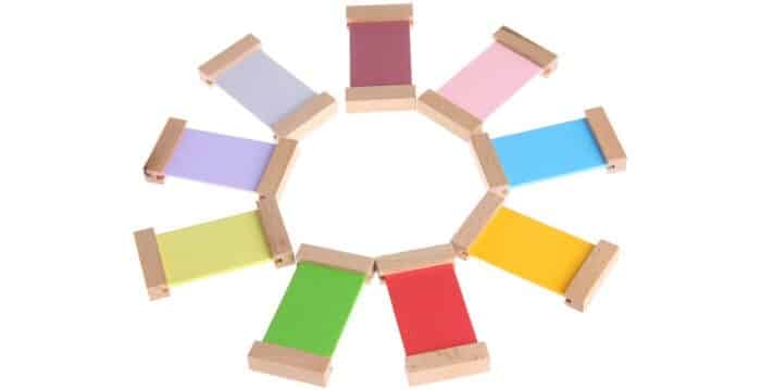 Des boîte de couleur Montessori