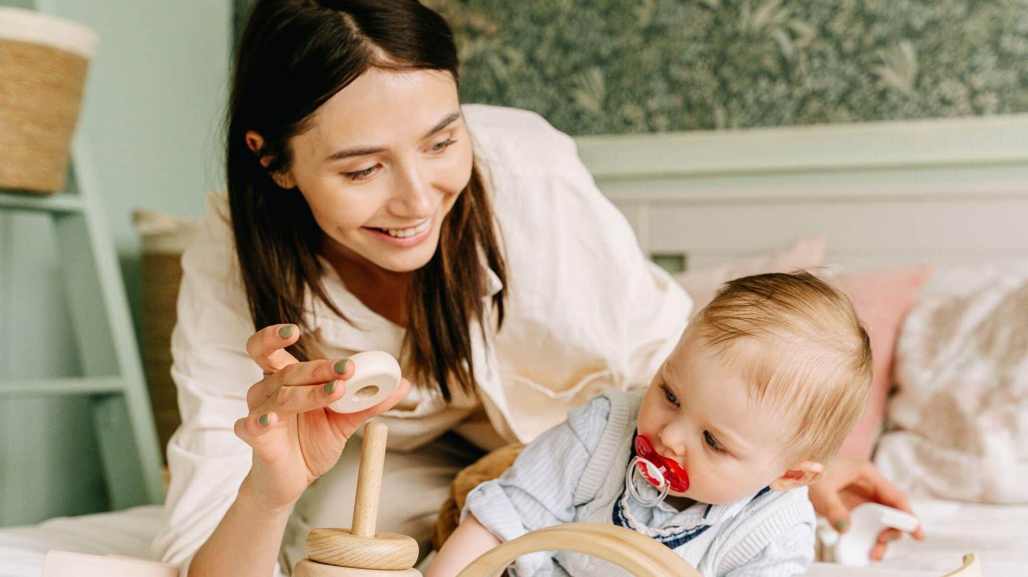 Cadeau bébé 6 mois Montessori : Conseils et explications