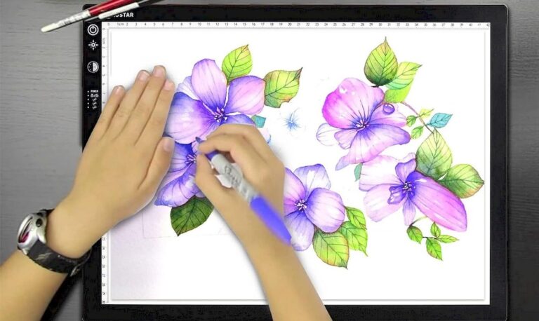 Un enfant jouant une tablette lumineuse montessori