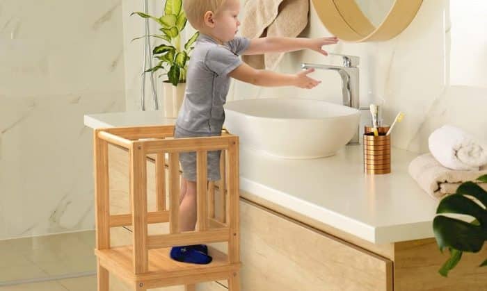 Un enfant sur un tour d'observation Atmosphera